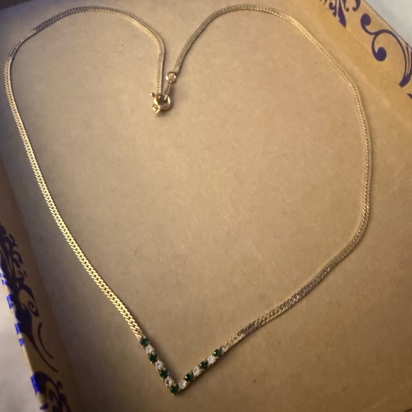 Vintage Avon Goldtone Necklace with Green and Clear Stones - Picture 4 of 11